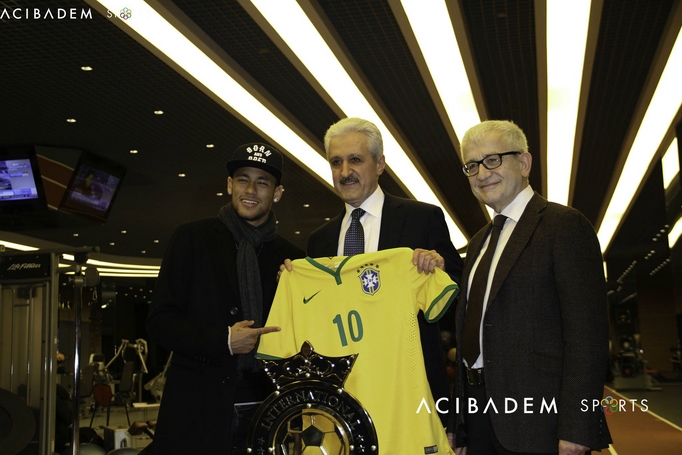 Futbollisti I njohur Brazilian, Neymar viziton Qendrën Sportive Mjeksore Acibadem